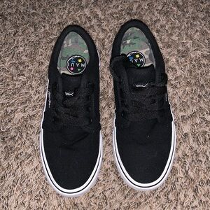 Maui & Sons Brand boys sneakers size 13
